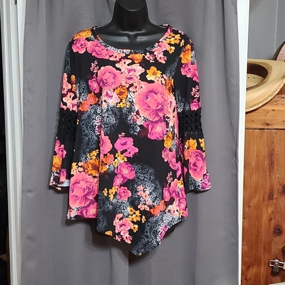 New Directions Soft Colorful Floral Blouse Size‎ S